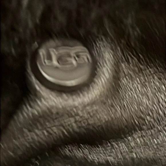 UGG Medium Fur Trimmed Gloves - Picture 4 of 4